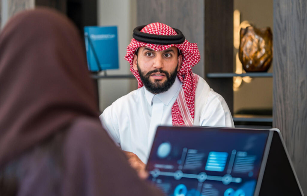 تطبيق حلول الذكاء الاصطناعي للمؤسسات في السعودية
